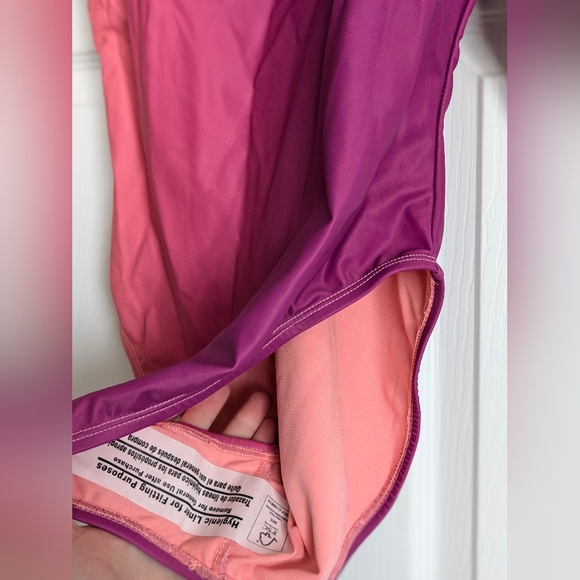 NWT REEBOK Women’s One Piece Swimsuit Size M Athletic Pink Purple Ombre Gradient - Picture 9 of 11